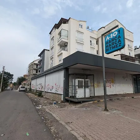 Spacious 3 Bedroom - Quick Drive To Beach, Airport & Center