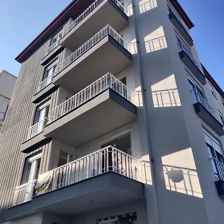 Spacious 3 Bedroom - Quick Drive To Beach, Airport & Center