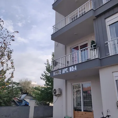 Spacious 3 Bedroom - Quick Drive To Beach, Airport & Center Appartement